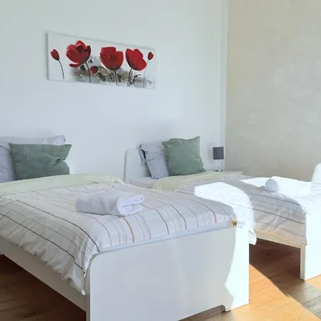 アパート Komfort Ideal Fuer Firmen & Langzeitaufenthalte ノイミュンスター